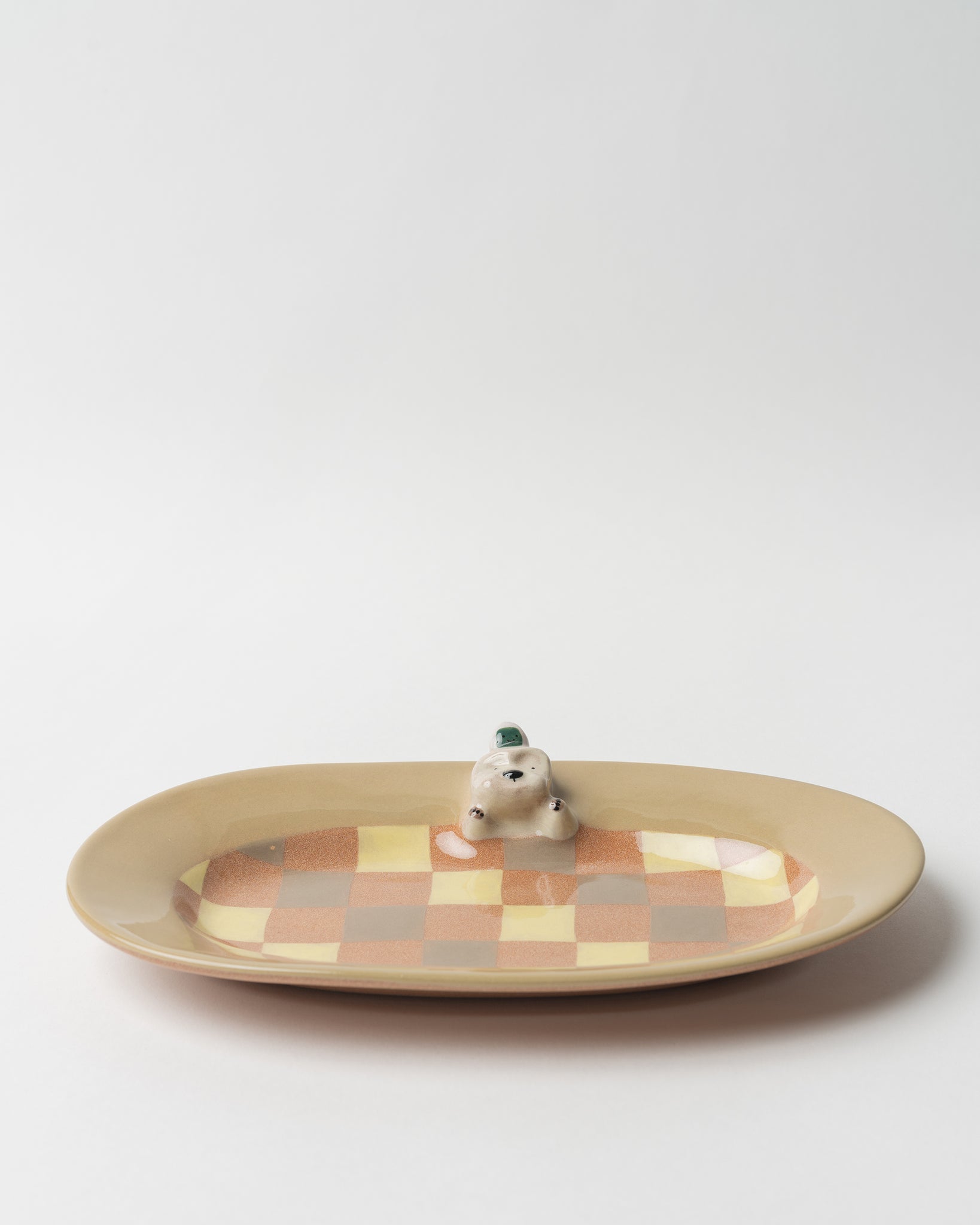 Brown Grid Dog Figurine Oval Plate