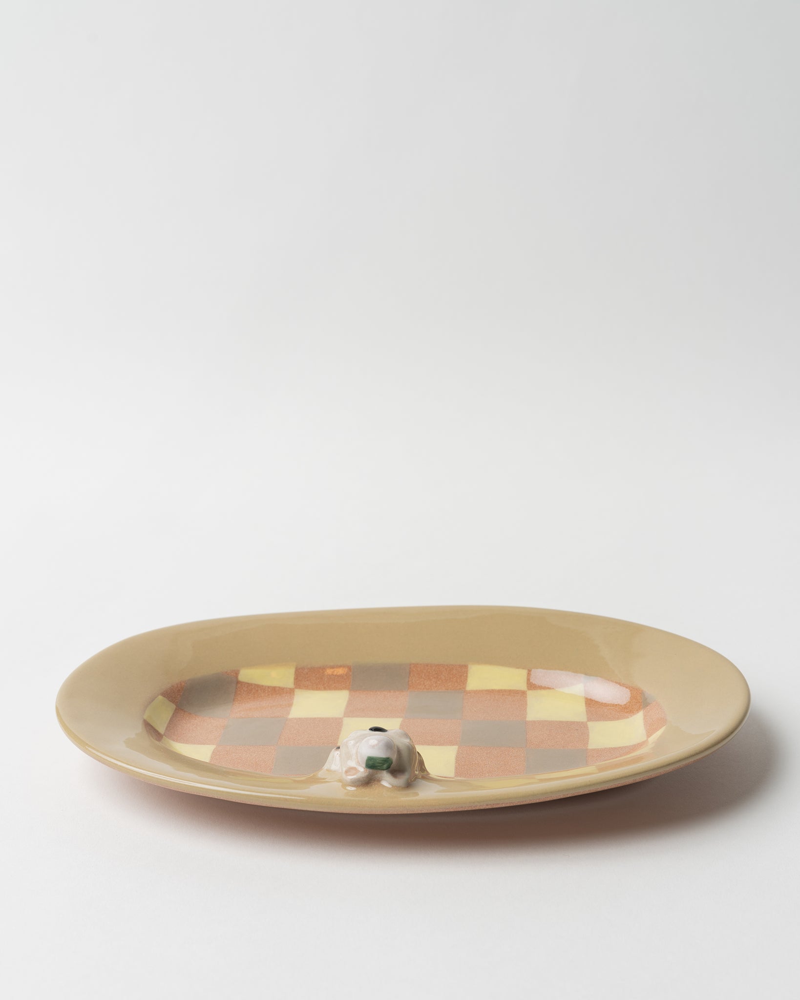 Brown Grid Dog Figurine Oval Plate